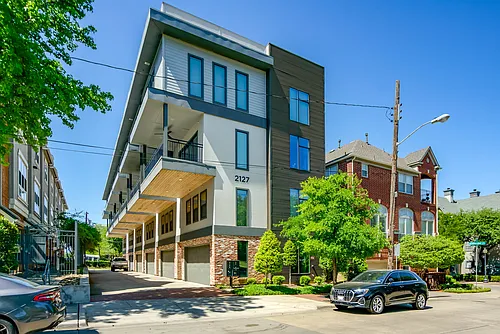 2127 Clark St #104 Photo 1