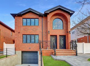 1555 Utopia Pkwy, Whitestone, NY 11357