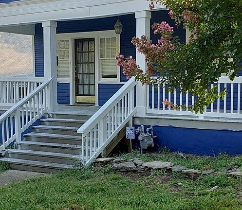 New Paint on Exterior August 2019!