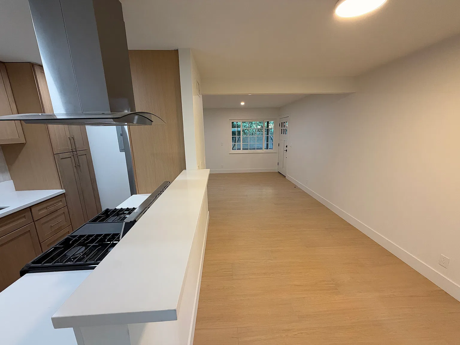 3 bed, 1300 sqft, $4,600 — Photo 4