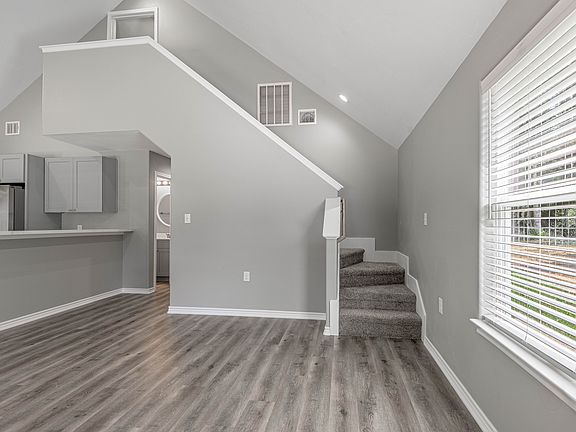 5th image of 417 Holly Dr