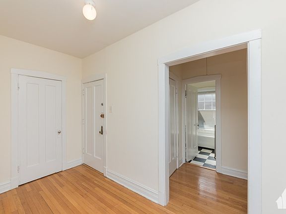 2nd image of 1829 W Foster Ave #3A