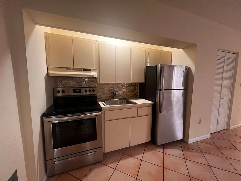 504 Santander Ave — Photo 8