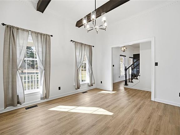 5th image of 224 Saint Brides Rd E