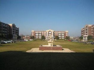 7061 W Touhy Ave APT 404, Niles, IL 60714
