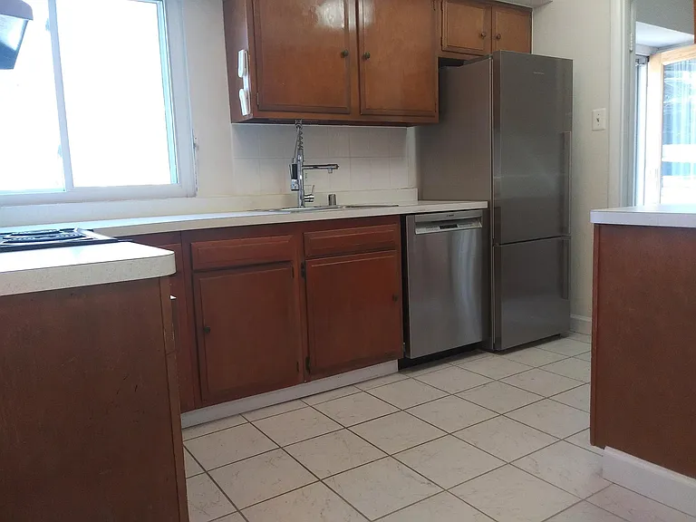 Wainwright Dr — Photo 19