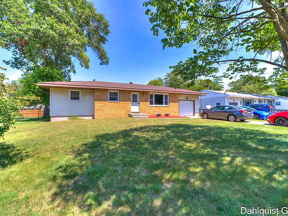 3rd image of 2134 Lincoln Park Dr