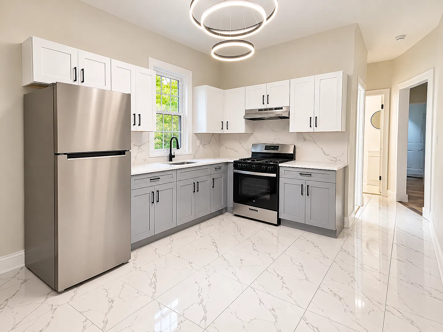 4 bed, 1.5 bath, 950 sqft, $2,550 — Photo 1
