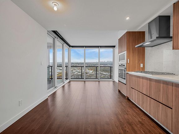 3rd image of 4720 Lougheed Hwy #2911
