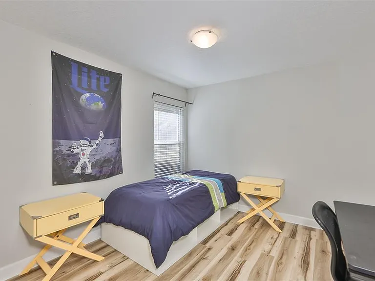 2331 W Chestnut St — Photo 24