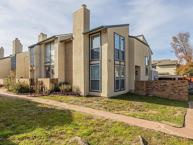 7155 Fair Oaks Ave #22 — Photo 1