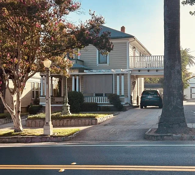 429 Cajon St — Photo 1
