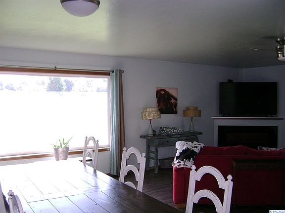 3rd image of 208 E Canyon Dr