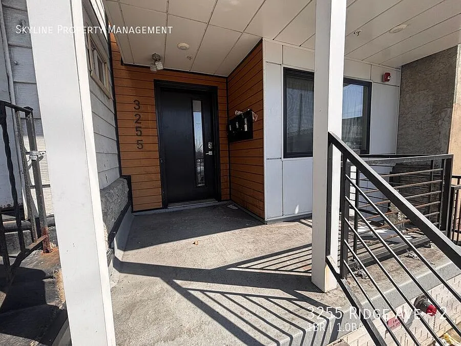 Building Photo - 3255 Ridge Ave #2
