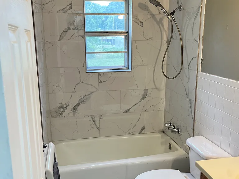 712 W Barnett St — Photo 10
