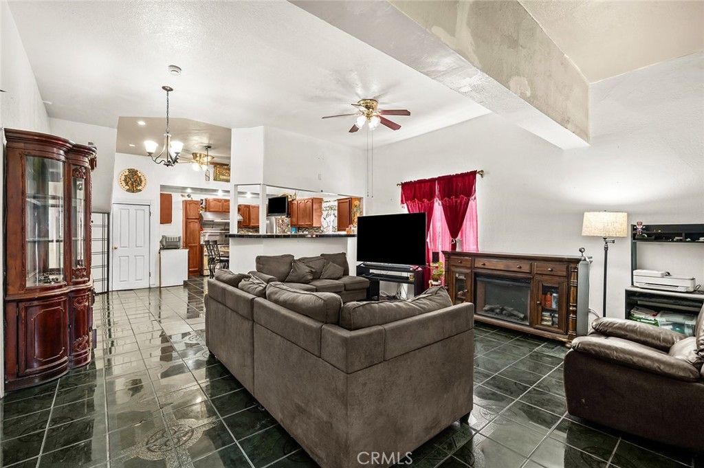 221 E 25th St, Los Angeles, CA - More