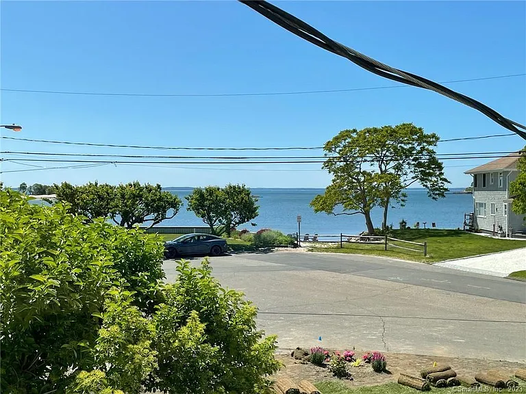 98 Soundview Dr — Photo 9