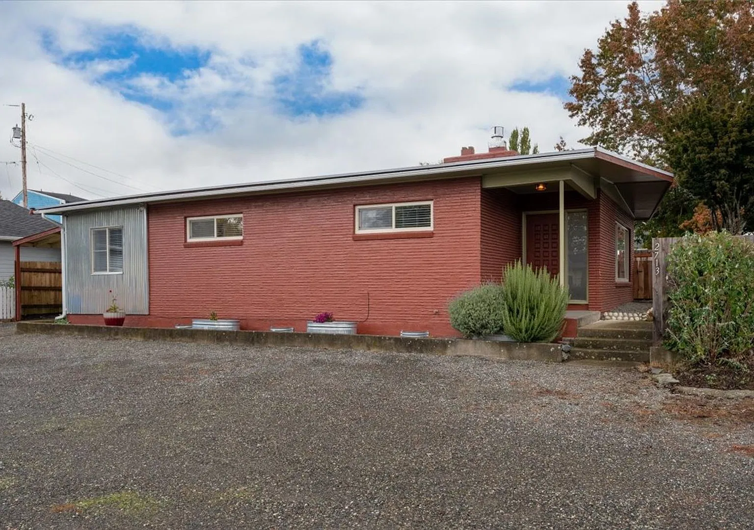 3 Bed 2 bath home with office — Photo 3