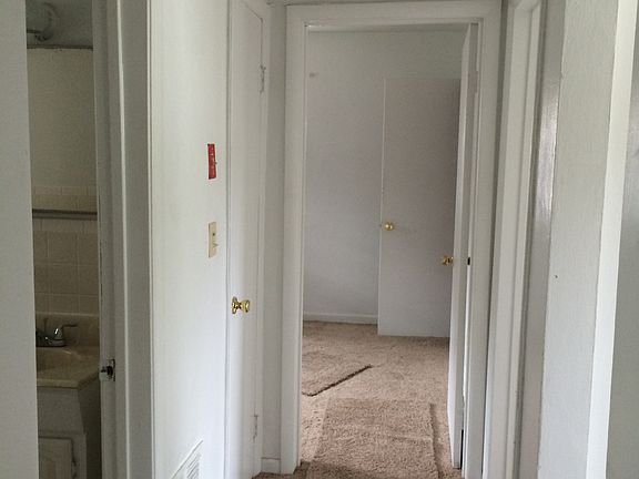 5th image of 415B West Ln