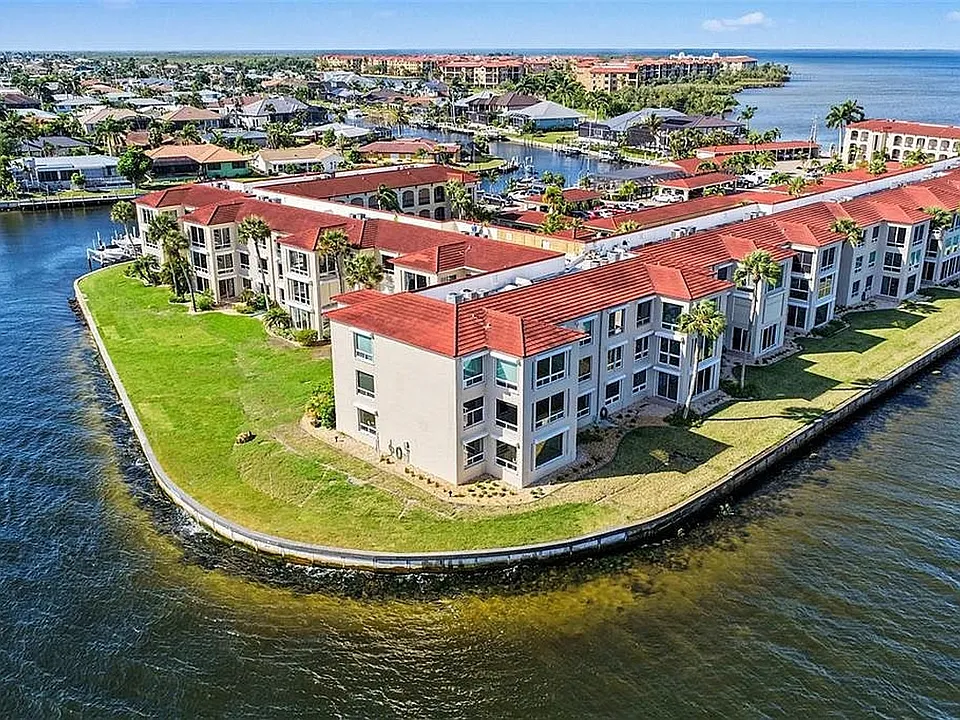 1 Colony Point Dr #8B
