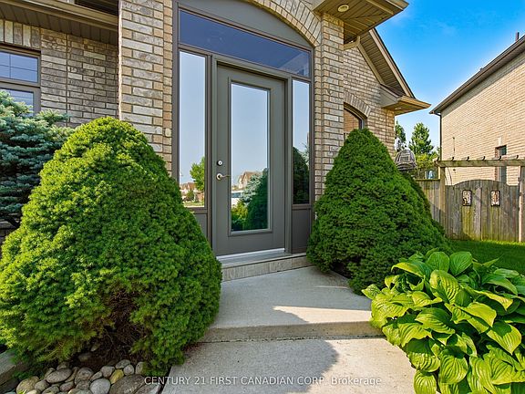 5th image of 2285 Lilac Ave