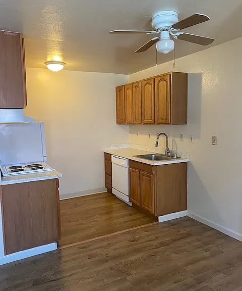 Ellis Park Apartments — Photo 3