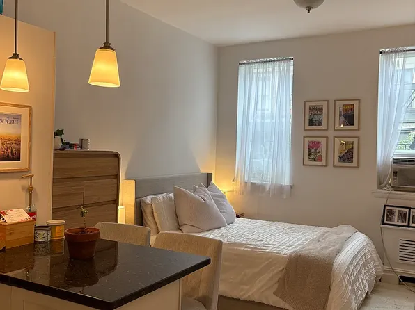 423 E 83rd St APT 3G, New York, NY 10028