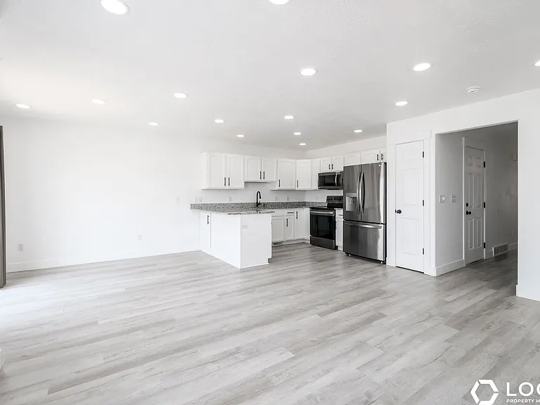 1212 S 1410 E — Photo 5