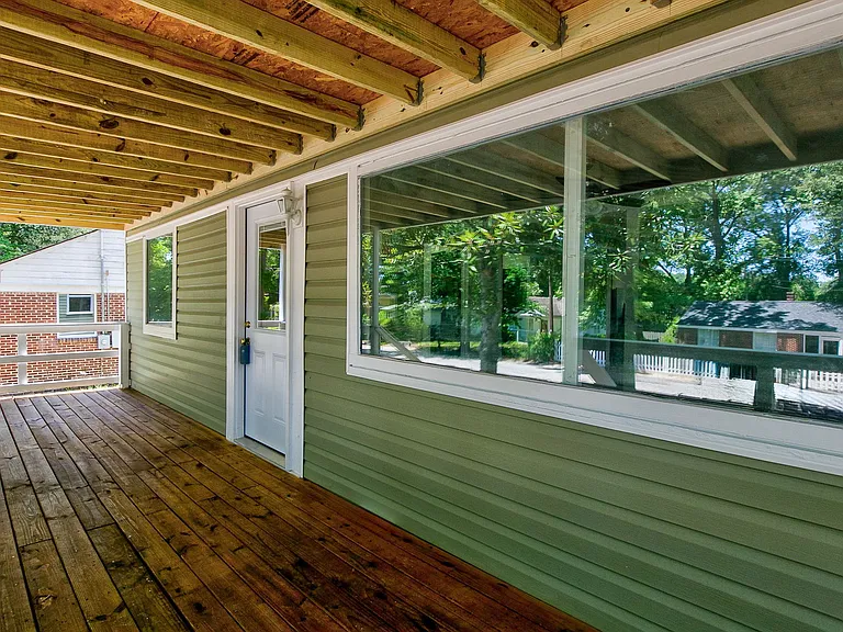 1723 Westminster Dr — Photo 2