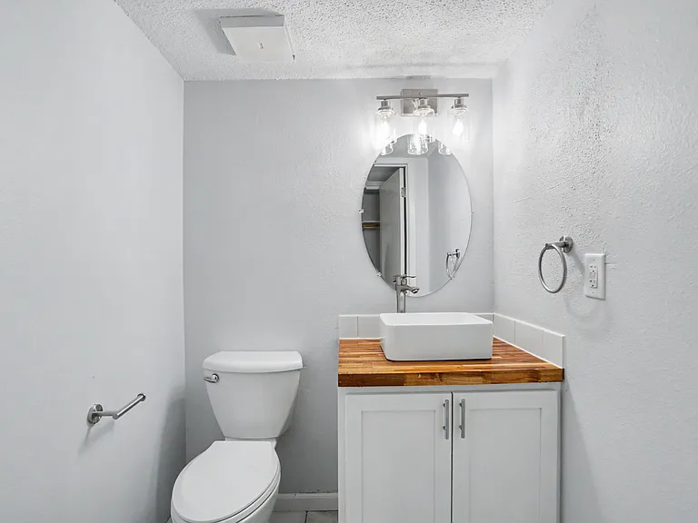 406 E 15th St #406D — Photo 19
