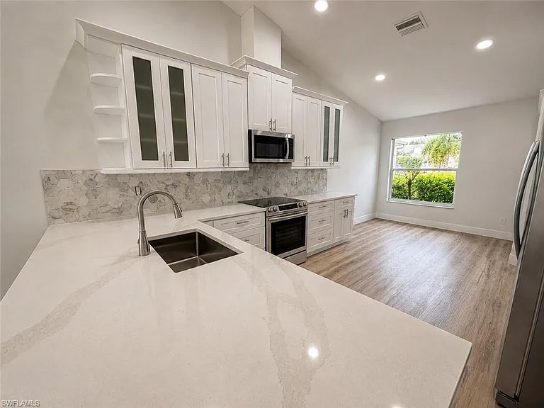 8204 Ibis Cove Cir #B-212 — Photo 6