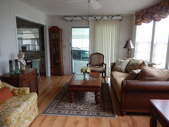 3rd image of 773 Lark Dr