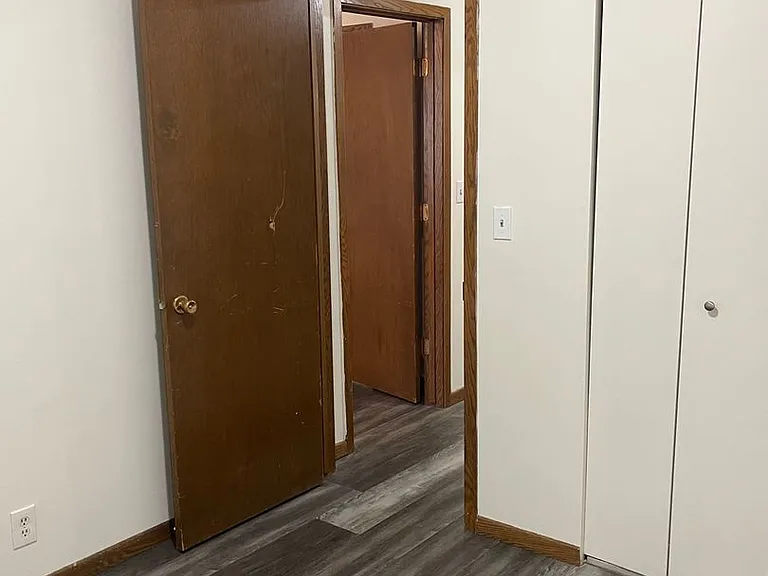 DJ Smith Realty Emerson Ave S — Photo 5