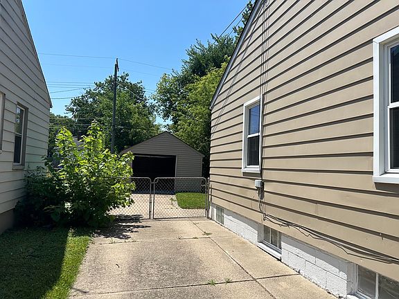 2nd image of 19154 Washtenaw St