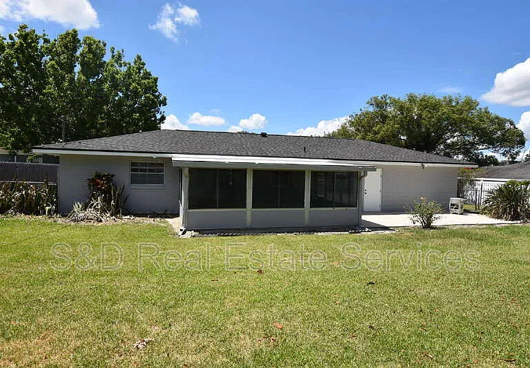 204 Chaucer Ln — Photo 16