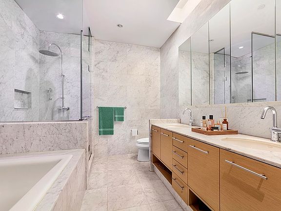 4th image of 310 E 53rd St APT 23A