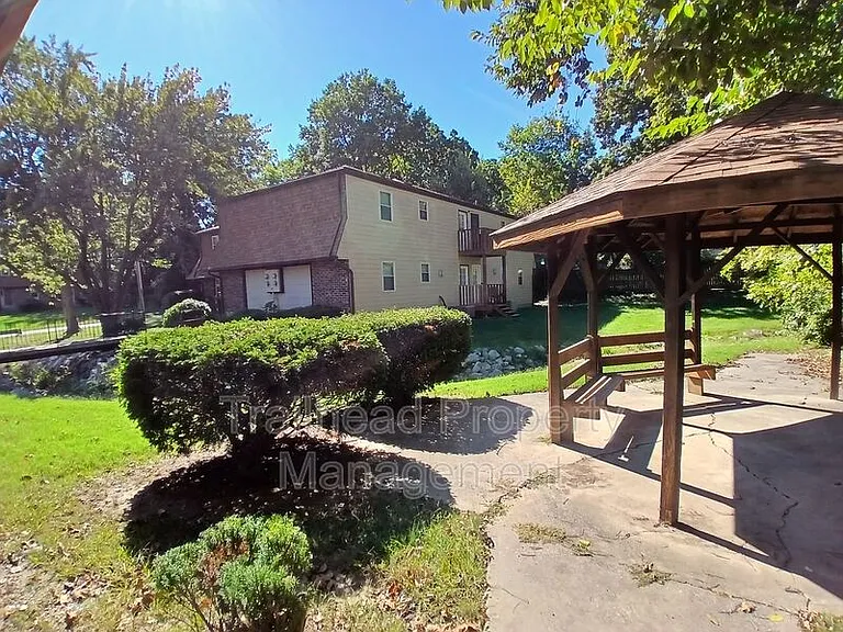 1302 E T C Lea Rd #T — Photo 15