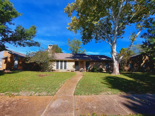 1037 Carriagehouse Ln, Garland, TX 75040