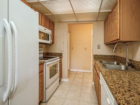 5th image of 1 Bloomingdale Pl APT 306