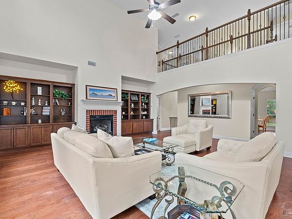 4th image of 8915 Salt Grass Dr