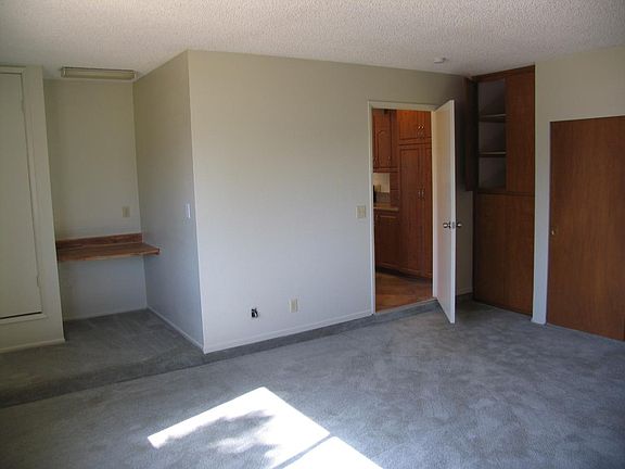 Master Bdrm w/ Computer desk