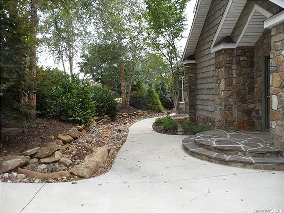 3rd image of 6047 Chaucer Ln #41