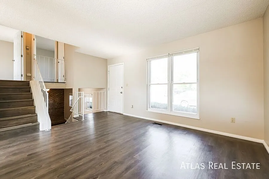 4 Weeks Free Rent & Free 55" Tv If Moved In By 8/31! Spacious & Inviting 3bd/2ba Home In Thornton — Photo 4