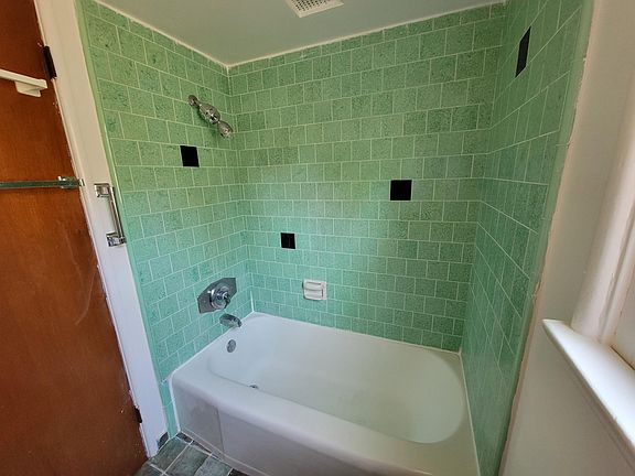 5th image of 1232 N Hollywood Way Unit A