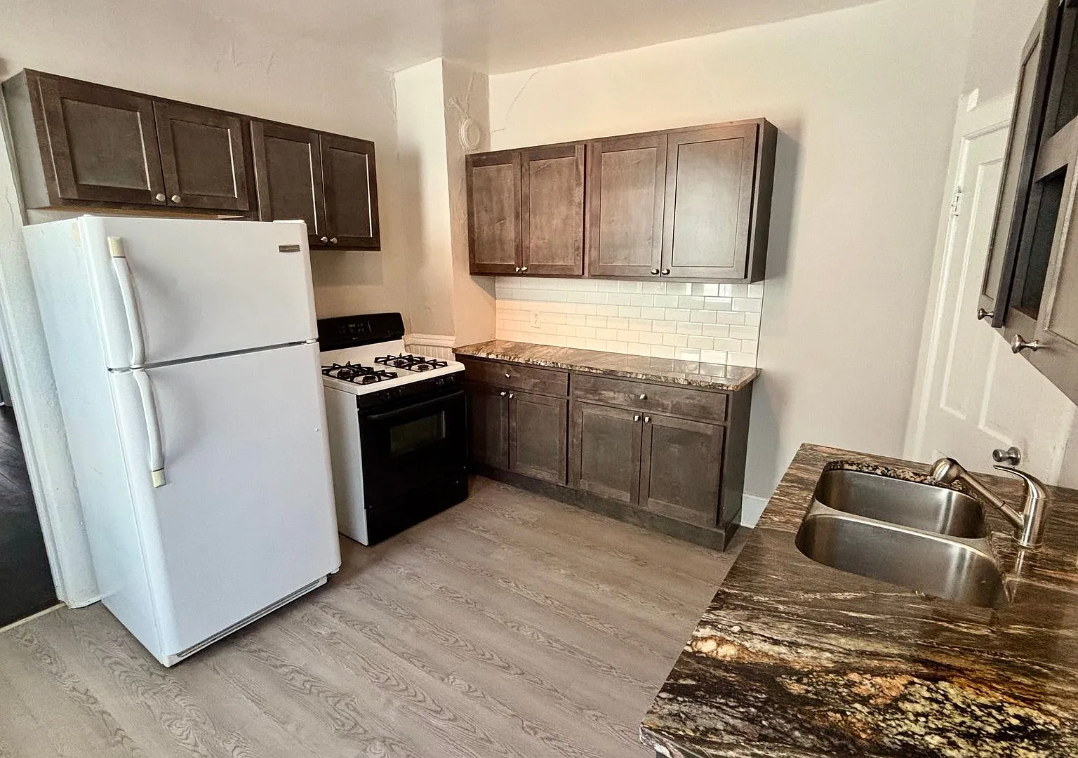 1207 Kane — Photo 3