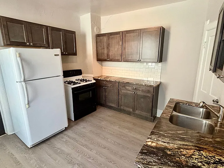 1207 E Kane Pl — Photo 3