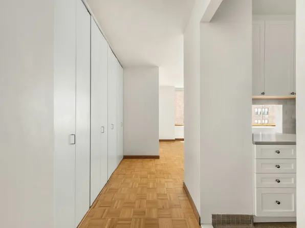 420 East 58th Street image 5 of 7