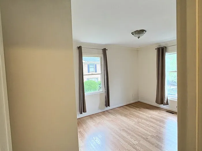 1515 E Franklin St #16 — Photo 6