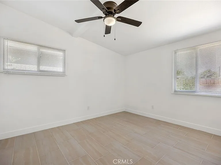 709 W Avenue H12 — Photo 12