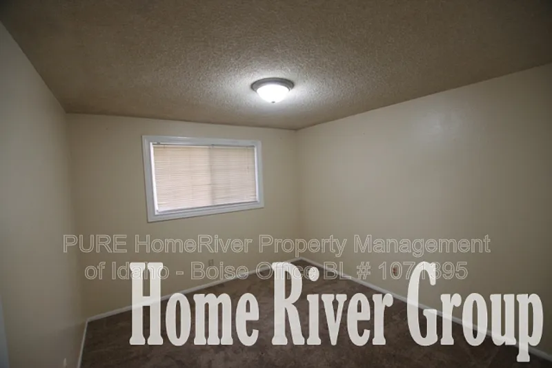 2 bed, 1.0 bath, 800 sqft, $1,300 — Photo 2